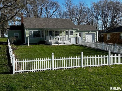 711 W Main St, Reynolds, IL, 61279-9645 | Card Image