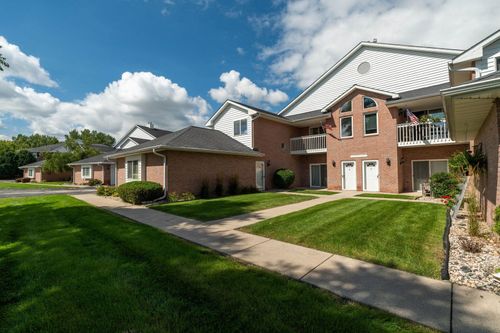 7-W241N2545 E Parkway Meadow Circle, Pewaukee, WI, 53072-5856 | Card Image