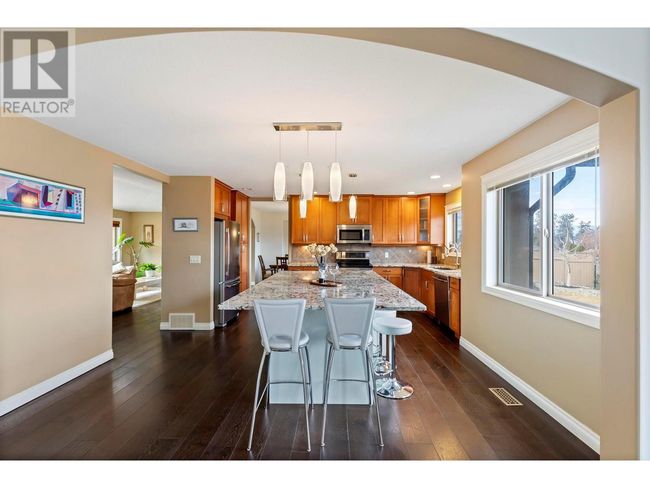 524 Curlew Dr, House other with 6 bedrooms, 4 bathrooms and 2 parking in Kelowna BC | Image 5