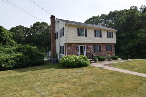8 Pequot Avenue, Westerly, RI, 02891 | Card Image