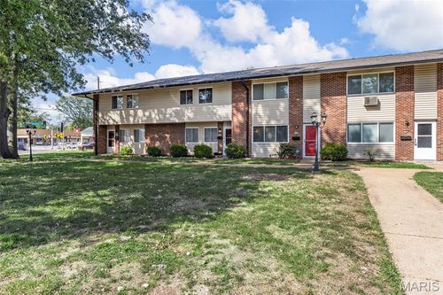 9197 Villaridge Ct, Saint Louis, MO, 63123-7413 | Card Image