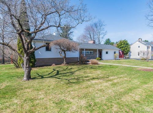 12 Crest Rd, Danbury, CT, 06811-4536 | Card Image