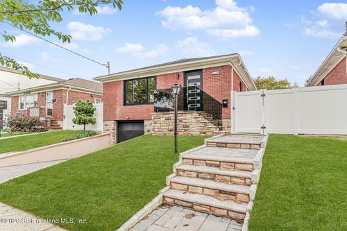 236 Amber St, Staten Island, NY, 10306-1824 | Card Image