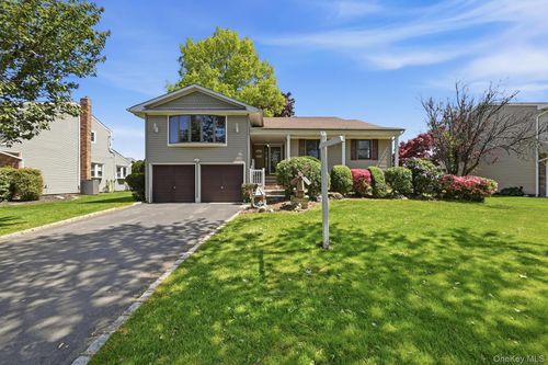 30 Columbine Ln, Kings Park, NY, 11754-3918 | Card Image