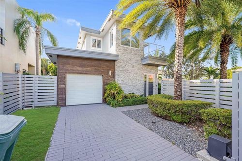 743 Ne 17th Way, Fort Lauderdale, FL, 33304-3430 | Card Image