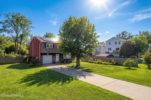 610 Center Avenue, Belford, NJ, 07718 | Card Image