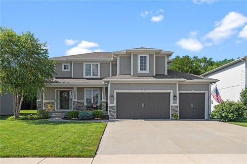 1813 Sw Blackstone Pl, Lee's Summit, MO, 64082-4881 | Card Image
