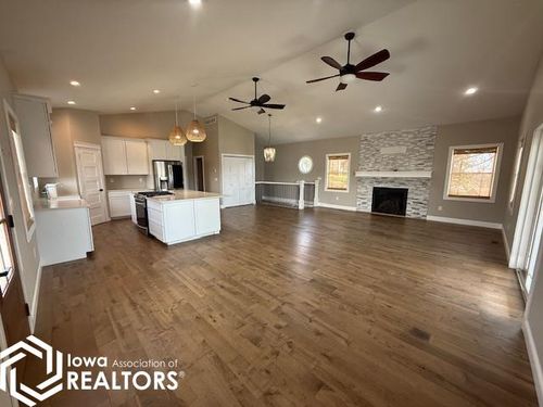 5252 N Lakeshore Dr, Brooklyn, IA, 52211-9553 | Card Image