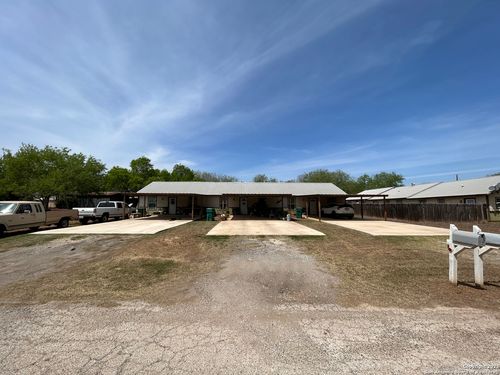 1109, 1111, 1113 Peach St., Jourdanton, TX, 78026 | Card Image