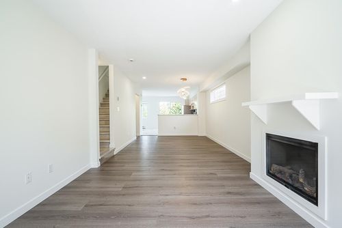 52-15155 62a Ave, Surrey, BC, V3S8A6 | Card Image