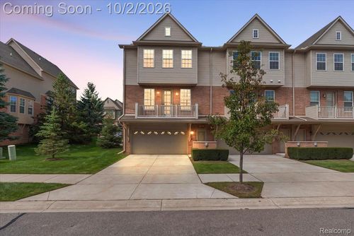 56681 Long Island Dr, Shelby Twp, MI, 48316-5740 | Card Image