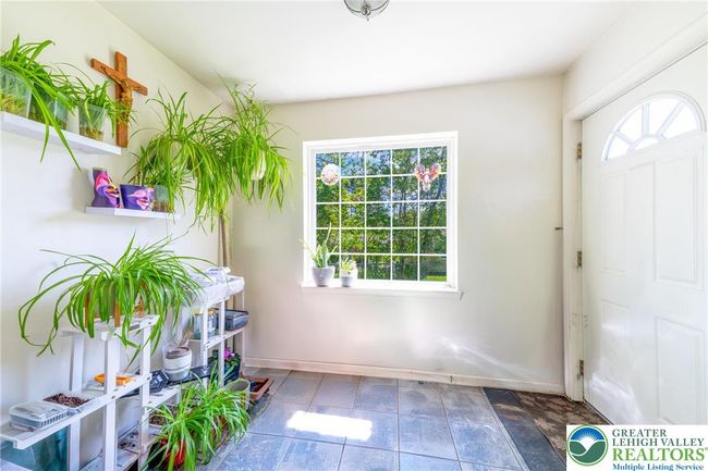 7112 Howell Ter, House other with 4 bedrooms, 2 bathrooms and null parking in Stroudsburg PA | Image 6