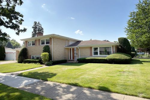 801 S See Gwun Ave, Mount Prospect, IL, 60056-4147 | Card Image