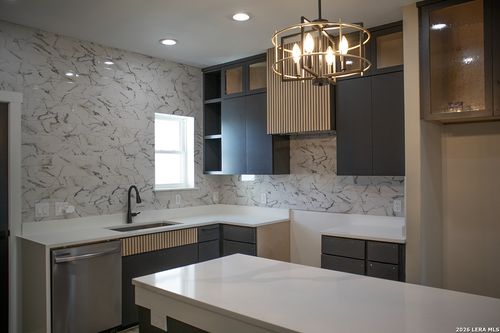 130 E Lachapelle, San Antonio, TX, 78204-1939 | Card Image