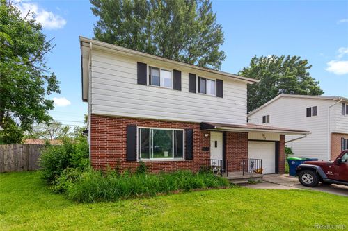 927 Piper Dr, Saginaw, MI, 48604-1819 | Card Image