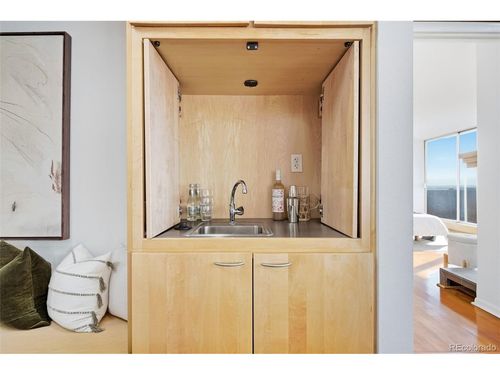 a-909 N Logan St, Denver, CO, 80203-3062 | Card Image