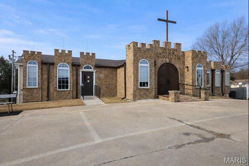 2 Four Winds Dr, Saint Peters, MO, 63376-1125 | Card Image