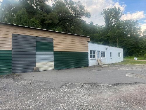 298 Pipers Gap Rd, Mount Airy, NC, 27030-3336 | Card Image