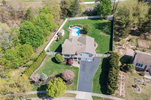 101 Hayrick Ln, Commack, NY, 11725-1520 | Card Image