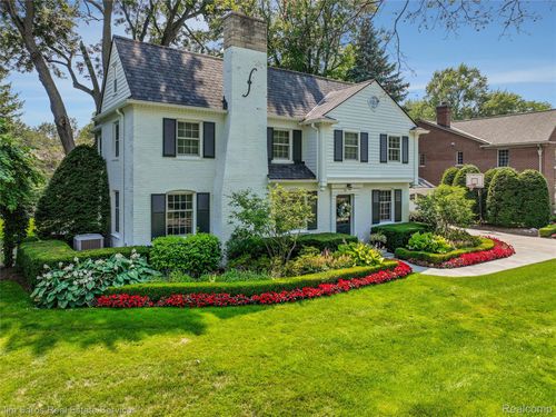 51 Lochmoor Blvd, Grosse Pointe Shores, MI, 48236-1749 | Card Image