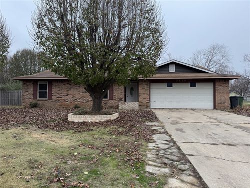2419 W Meadow Dr, Rogers, AR, 72756-2051 | Card Image