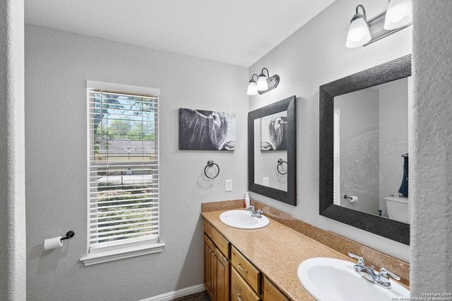 162 Champions Blvd, House other with 3 bedrooms, 2 bathrooms and null parking in La Vernia TX | Image 18