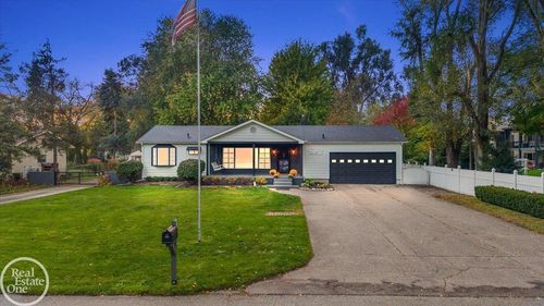63133 Ivy Dr, Washington Twp, MI, 48095-2417 | Card Image