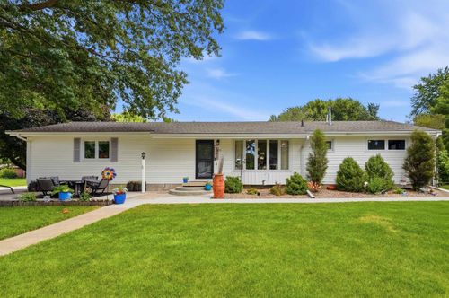 126 Highland Dr, Cedar Falls, IA, 50613-1814 | Card Image