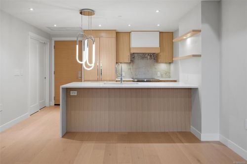 205-5229 Cordova Bay Rd, Victoria, BC, V8Y2L1 | Card Image