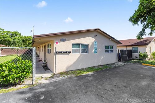 233 Nw 12th Ct, Pompano Beach, FL, 33060-5689 | Card Image