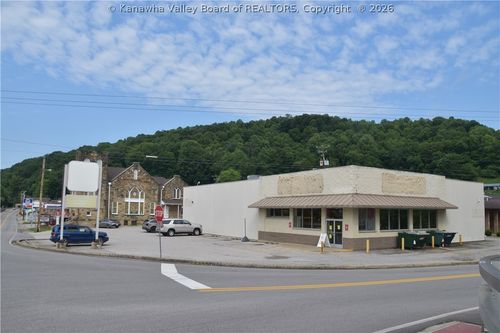 8699 Elk River Rd N, Clendenin, WV, 25045-5001 | Card Image