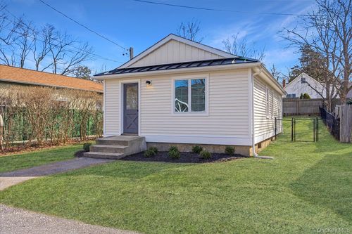 27 Vine Rd, Rocky Point, NY, 11778-8922 | Card Image