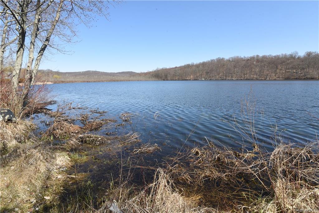 Lake Shore Dr, Mahopac, NY 10541