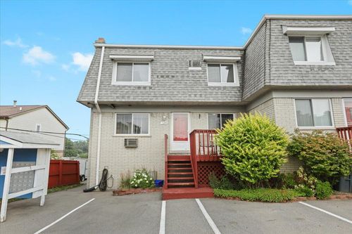 124 Ladd Rd, Walled Lake, MI, 48390-3333 | Card Image