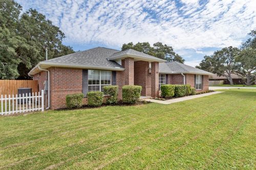 7272 Manatee St, Navarre, FL, 32566-7700 | Card Image