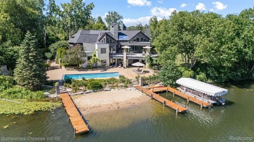 4912 Oakwood Ct, Commerce Township, MI, 48382-1435 | Card Image