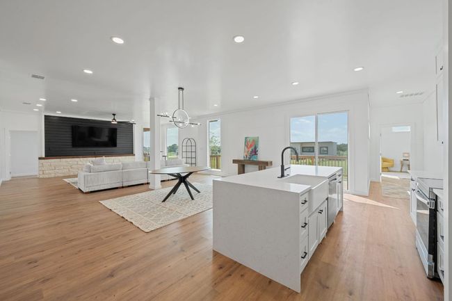 111 Starlight Path Path, House other with 4 bedrooms, 4 bathrooms and 2 parking in Red Rock TX | Image 4