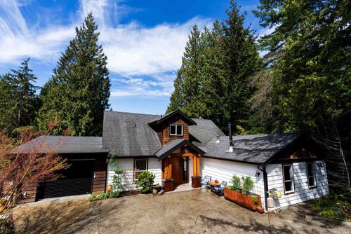 40495 N Highlands Way, Squamish, BC, V0N1T0 | Card Image