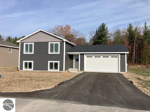 4860 Meadowlark Ln, Traverse City, MI, 49685-8751 | Card Image