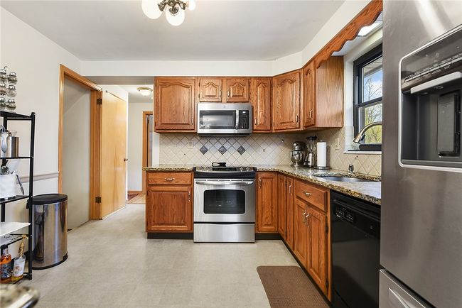 1609 Zeuger St, House other with 3 bedrooms, 3 bathrooms and 2 parking in Glenshaw PA | Image 13