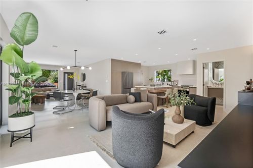 6207 Sw 10th St, West Miami, FL, 33144-4901 | Card Image