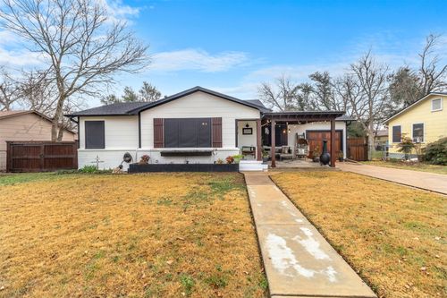 1011 Gilmore St, Taylor, TX, 76574-1538 | Card Image
