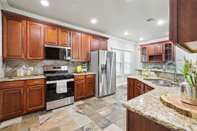 1005 Greenview Ln, House other with 3 bedrooms, 3 bathrooms and null parking in Savannah TX | Image 8