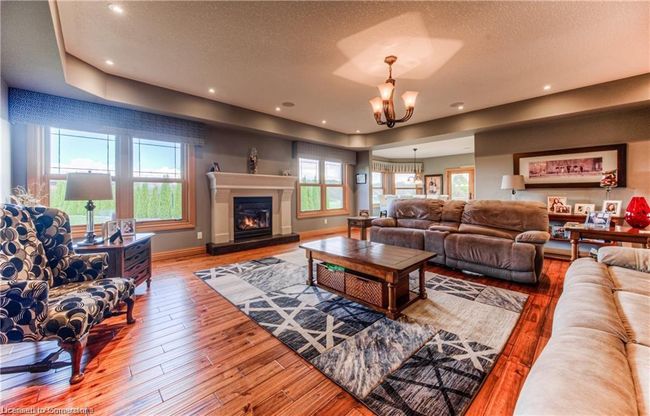 1098 Wurster Pl, House other with 11 bedrooms, 10 bathrooms and 14 parking in Breslau ON | Image 10