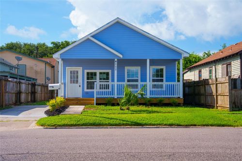4111 Avenue Q, Galveston, TX, 77550-6910 | Card Image