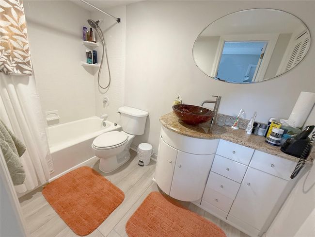 APT-406 - 140 Ne 28 Th Ave, Condo with 2 bedrooms, 2 bathrooms and null parking in Pompano Beach FL | Image 17