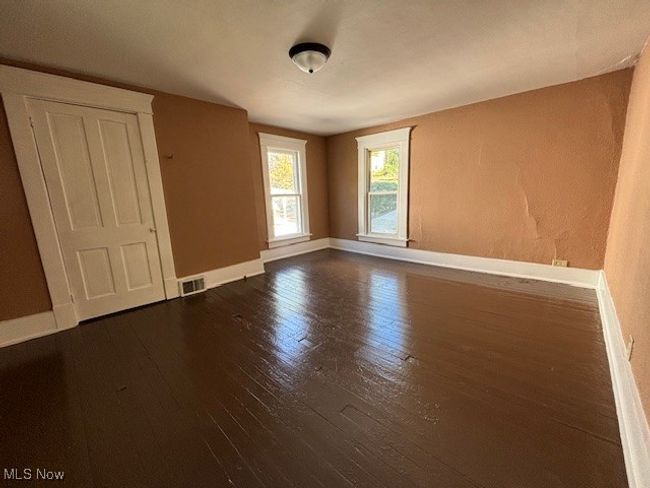 Unfurnished room with dark wood-type flooring | Image 18