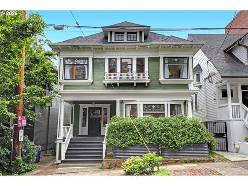 26 Nw 22nd Pl, Portland, OR, 97210-3696 | Card Image
