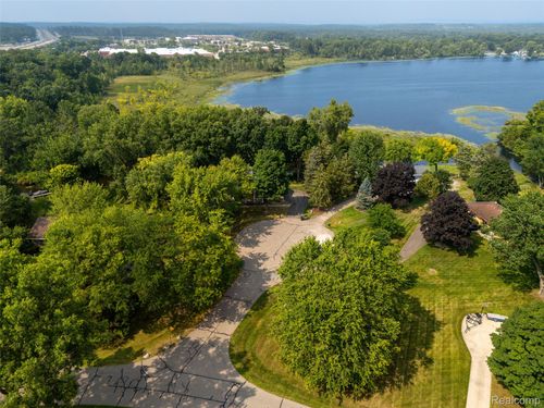 1412 North Ct, Brighton, MI, 48114-9638 | Card Image