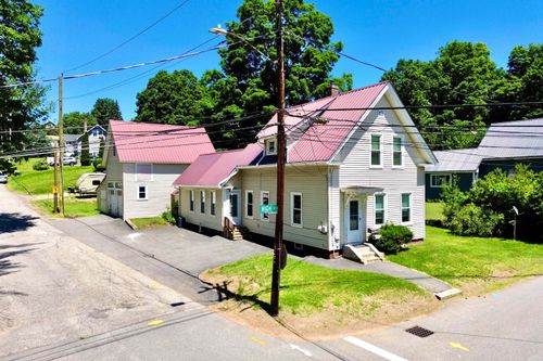 39 Chestnut St, Tilton, NH, 03276-5545 | Card Image